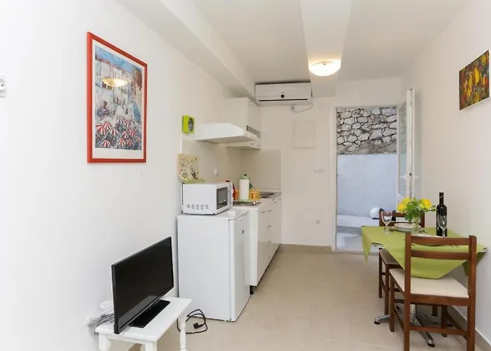 에디타 아파트 *