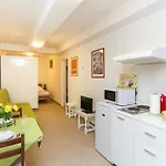 埃迪塔公寓 *